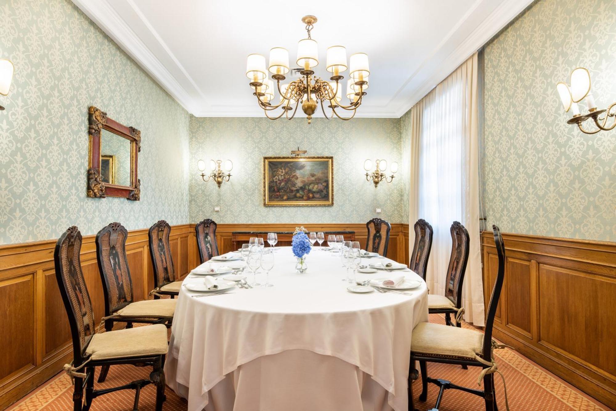 유로스타 호텔 드 라 레콘키스타 오비에도 외부 사진 The restaurant