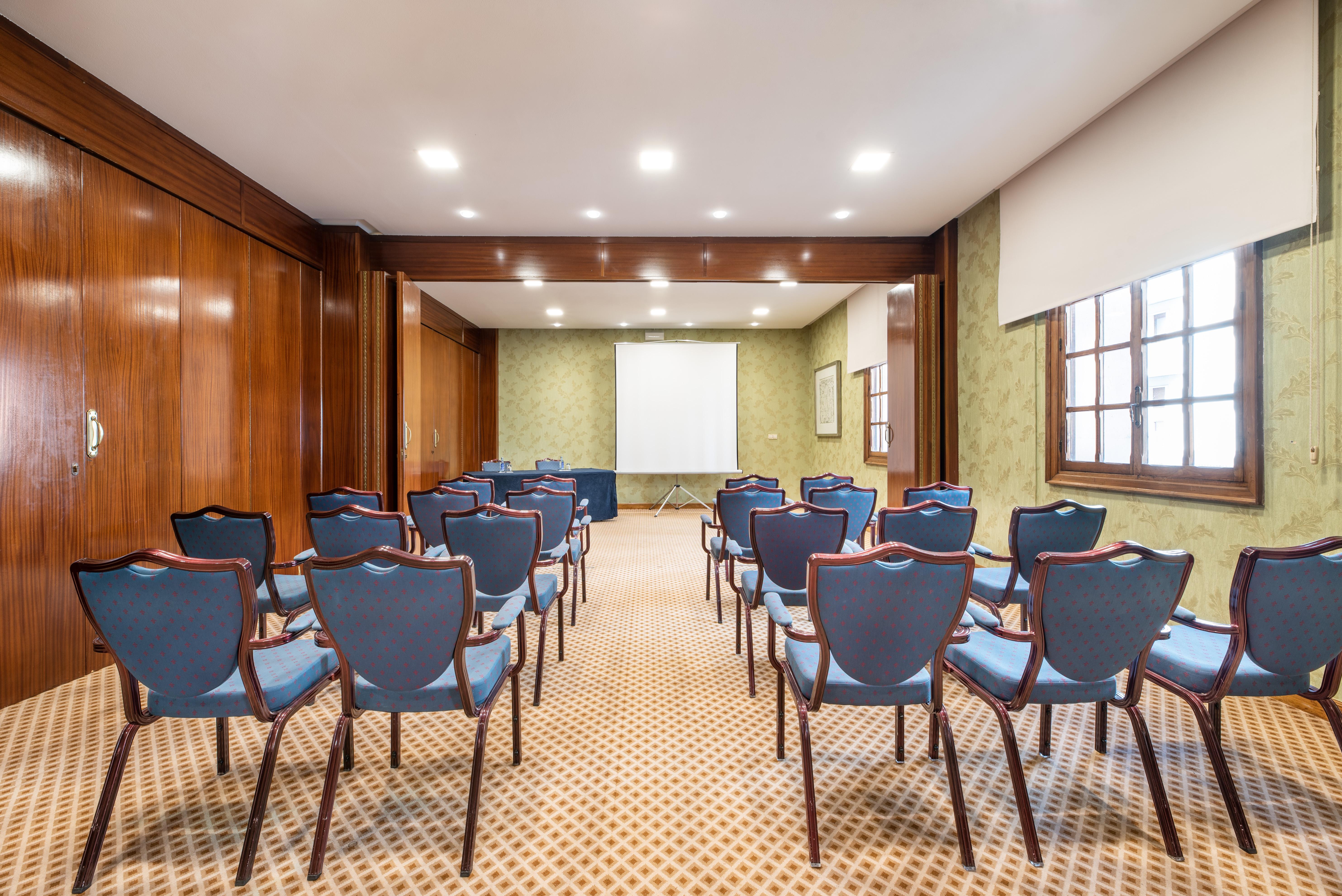 유로스타 호텔 드 라 레콘키스타 오비에도 외부 사진 Meeting room