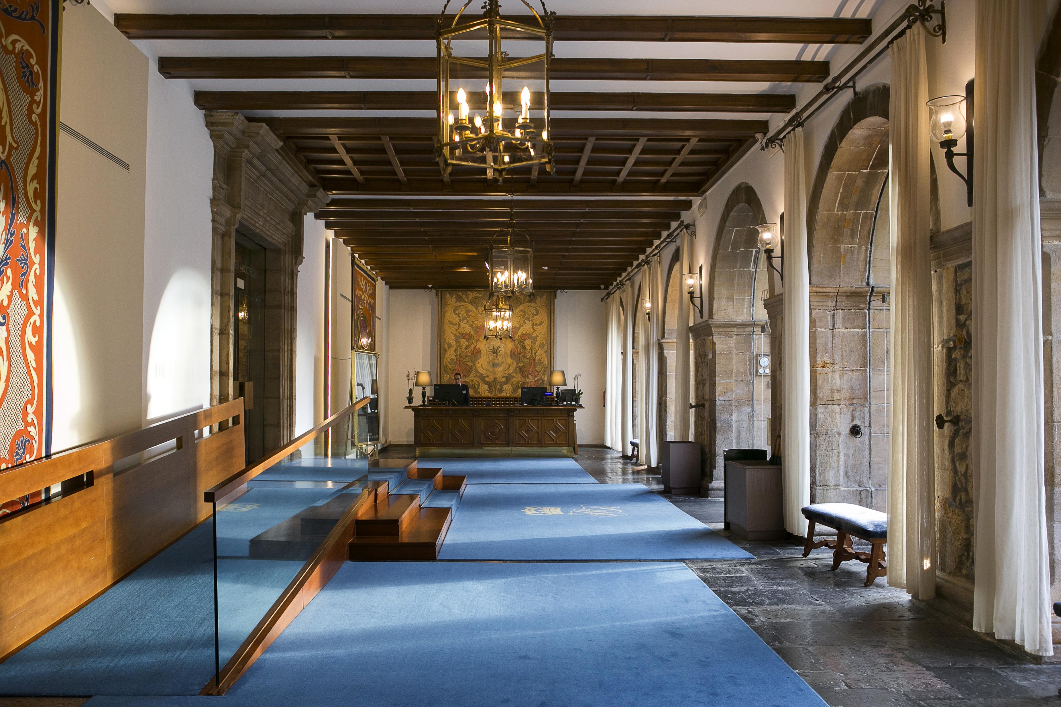 유로스타 호텔 드 라 레콘키스타 오비에도 외부 사진 The interior of the hotel