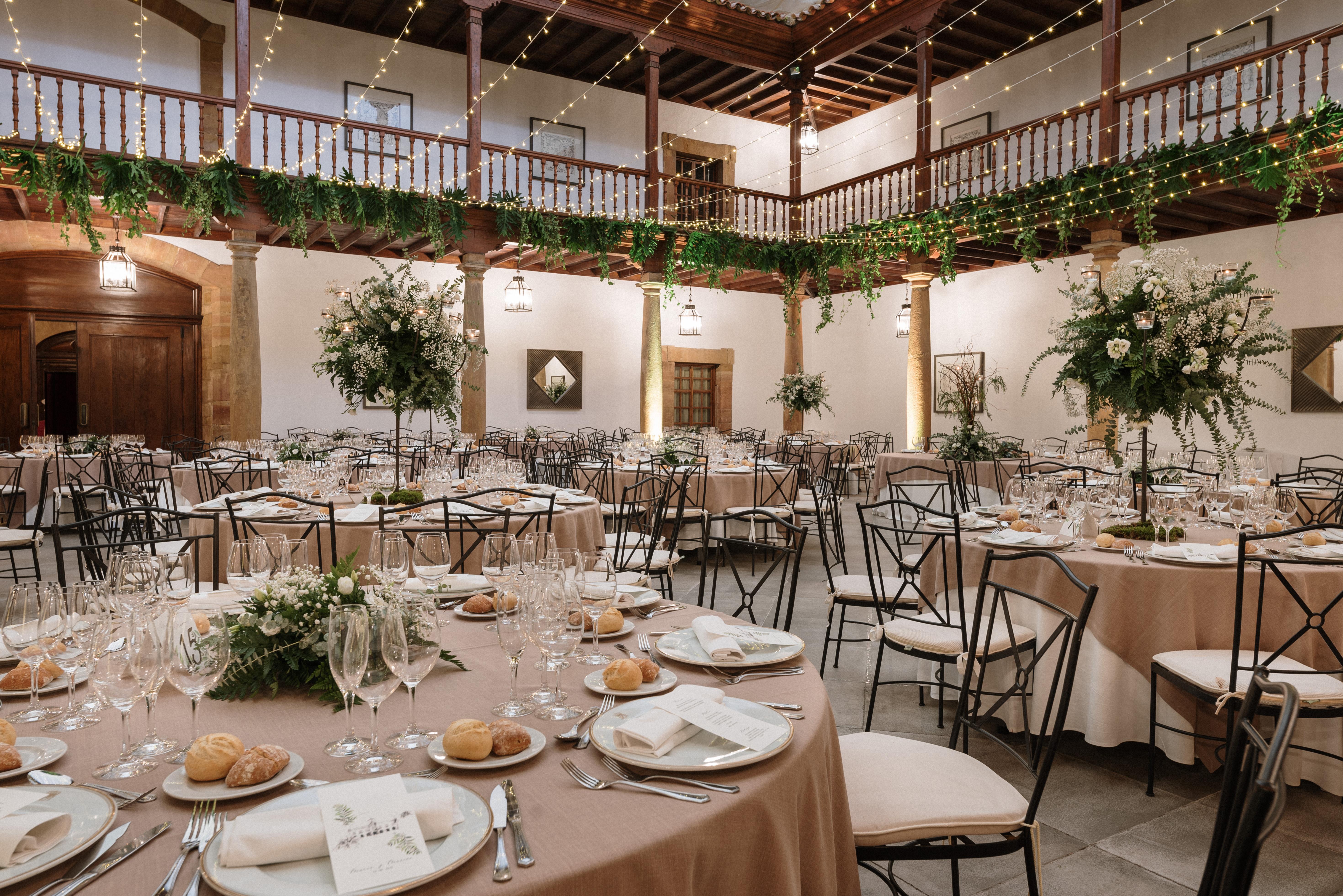 유로스타 호텔 드 라 레콘키스타 오비에도 외부 사진 A wedding reception in Spain