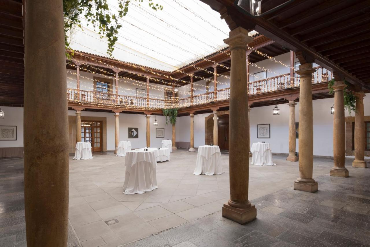 유로스타 호텔 드 라 레콘키스타 오비에도 외부 사진 The University of Navarra's Arangoiti Hall