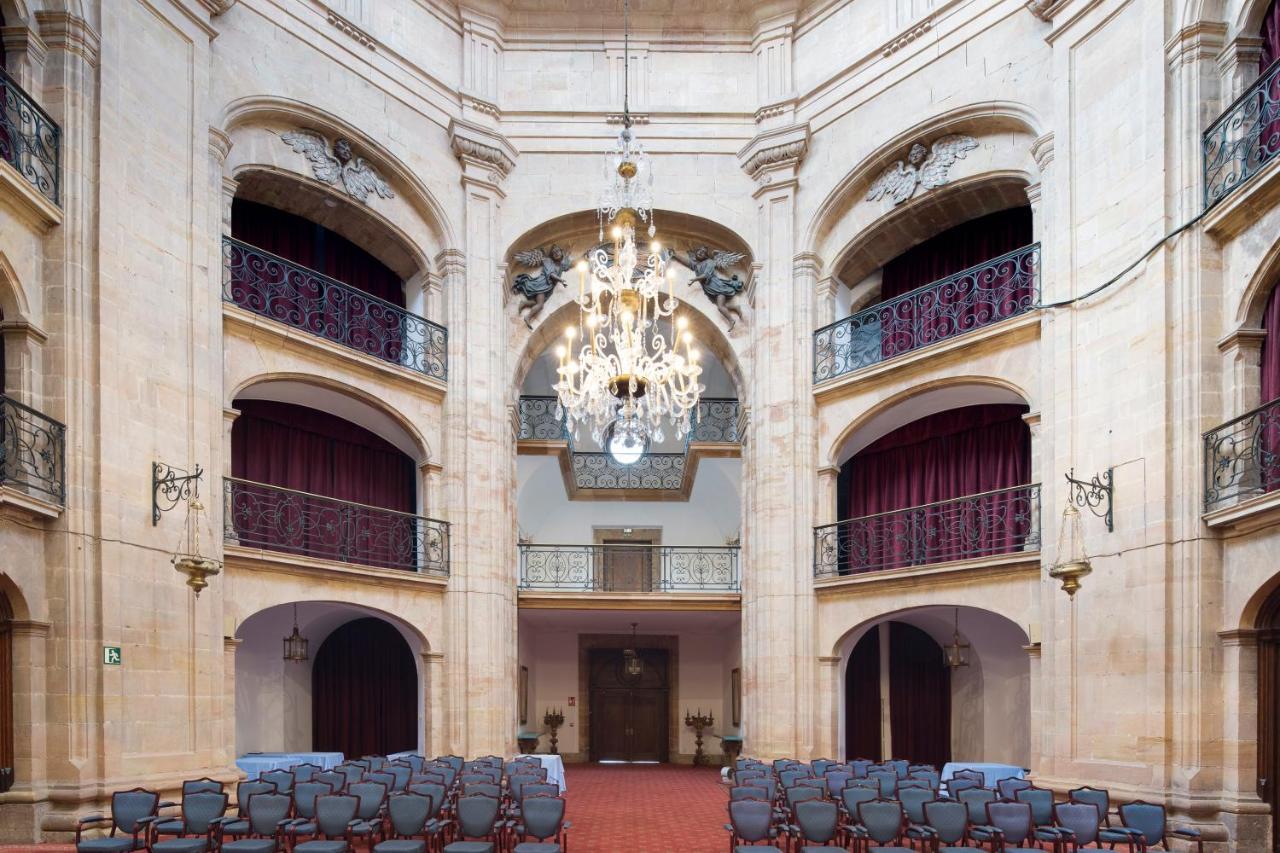 유로스타 호텔 드 라 레콘키스타 오비에도 외부 사진 The interior of the theatre
