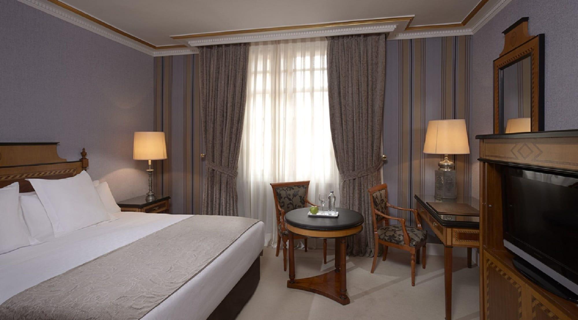 유로스타 호텔 드 라 레콘키스타 오비에도 외부 사진 A room at the hotel