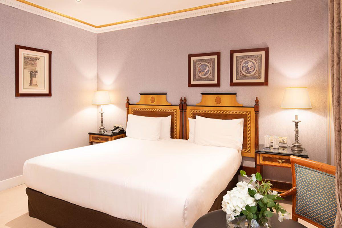 유로스타 호텔 드 라 레콘키스타 오비에도 외부 사진 A bedroom at the hotel