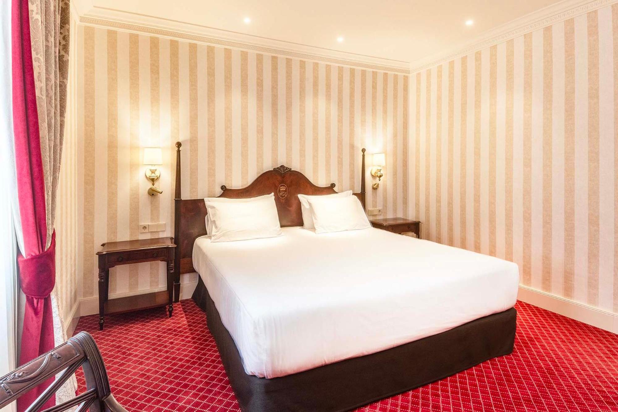 유로스타 호텔 드 라 레콘키스타 오비에도 외부 사진 A bedroom at the hotel