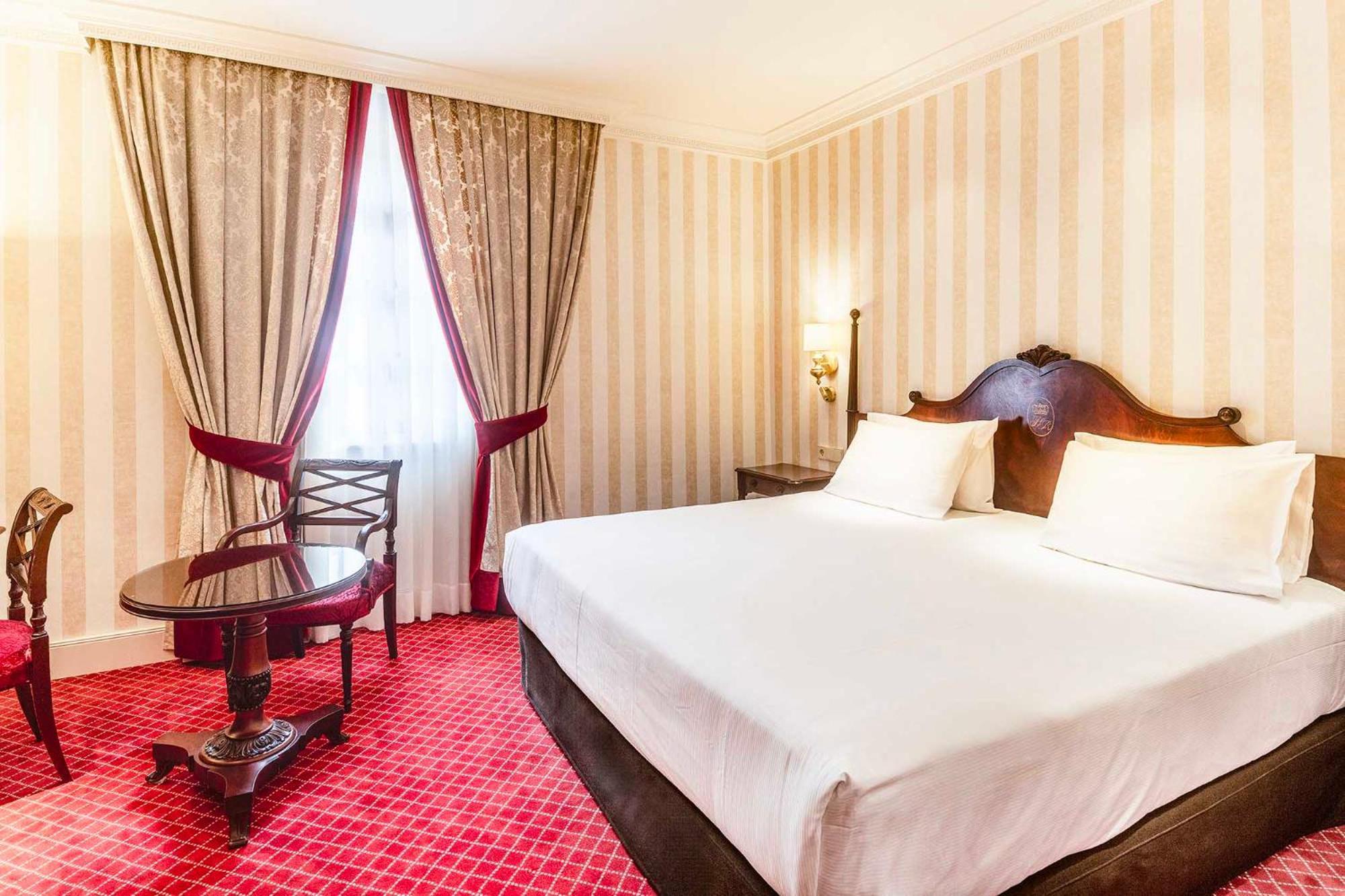 유로스타 호텔 드 라 레콘키스타 오비에도 외부 사진 A room at the hotel