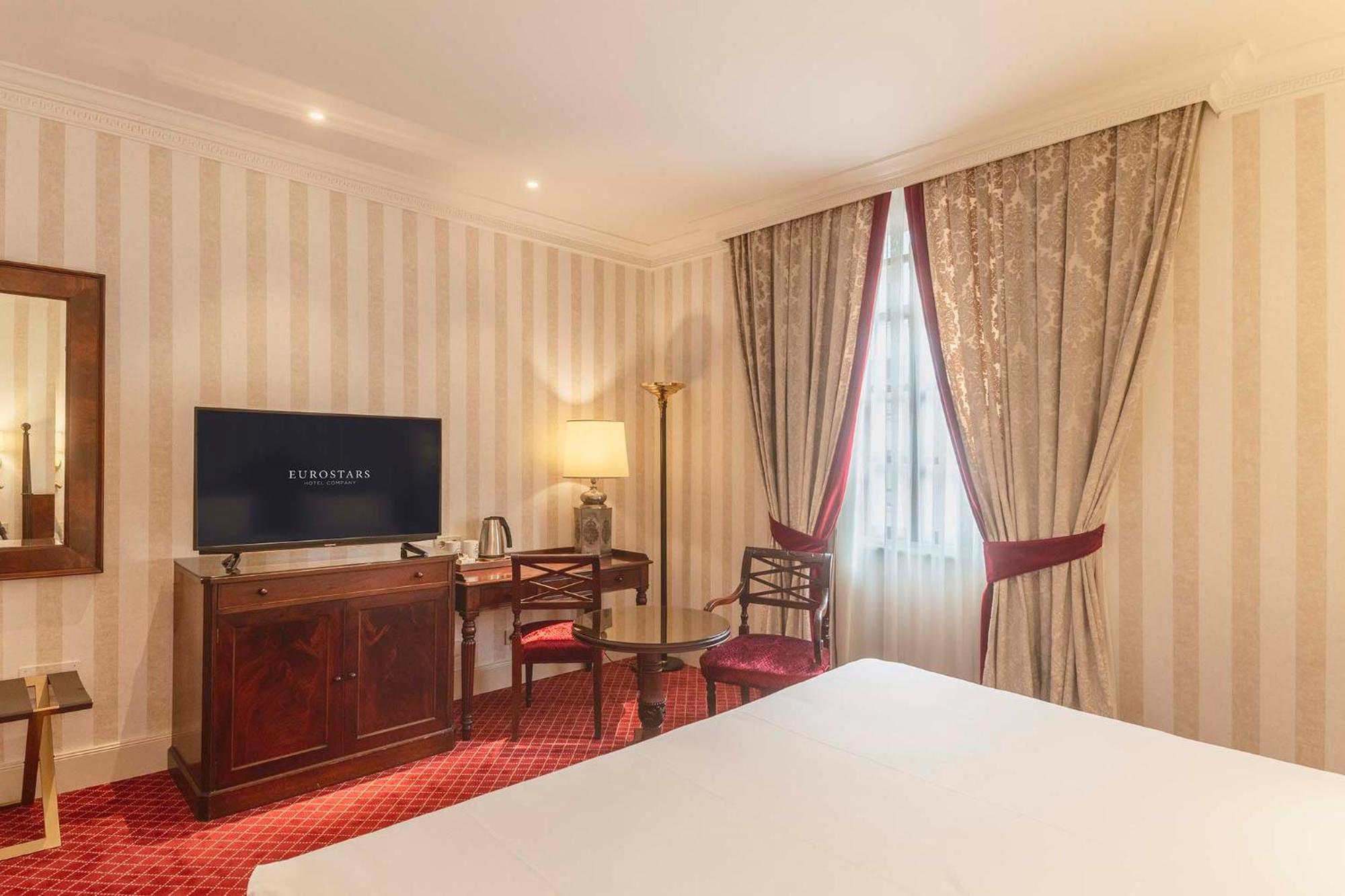 유로스타 호텔 드 라 레콘키스타 오비에도 외부 사진 A room at the hotel