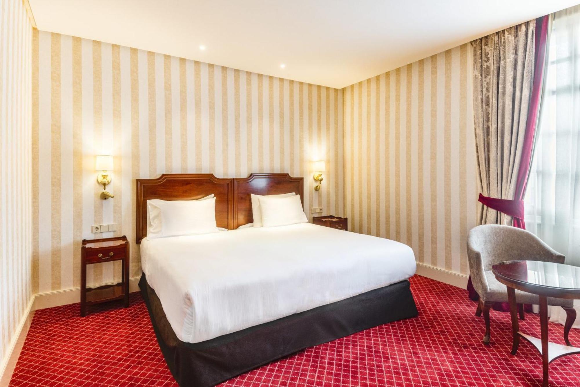 유로스타 호텔 드 라 레콘키스타 오비에도 외부 사진 A room at the hotel