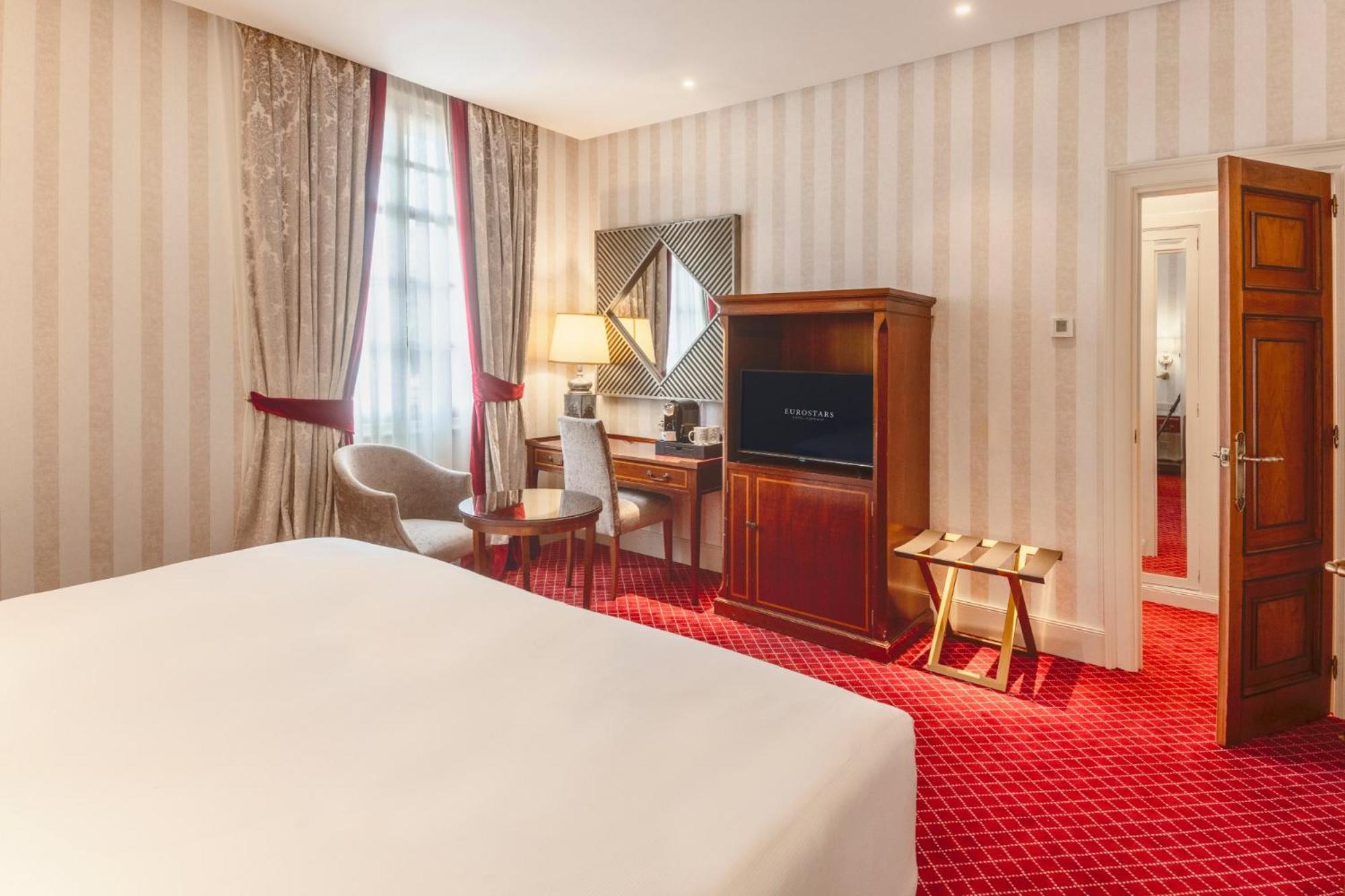 유로스타 호텔 드 라 레콘키스타 오비에도 외부 사진 A room at the hotel
