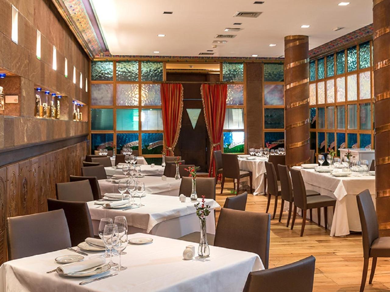 유로스타 호텔 드 라 레콘키스타 오비에도 외부 사진 Restaurant interior