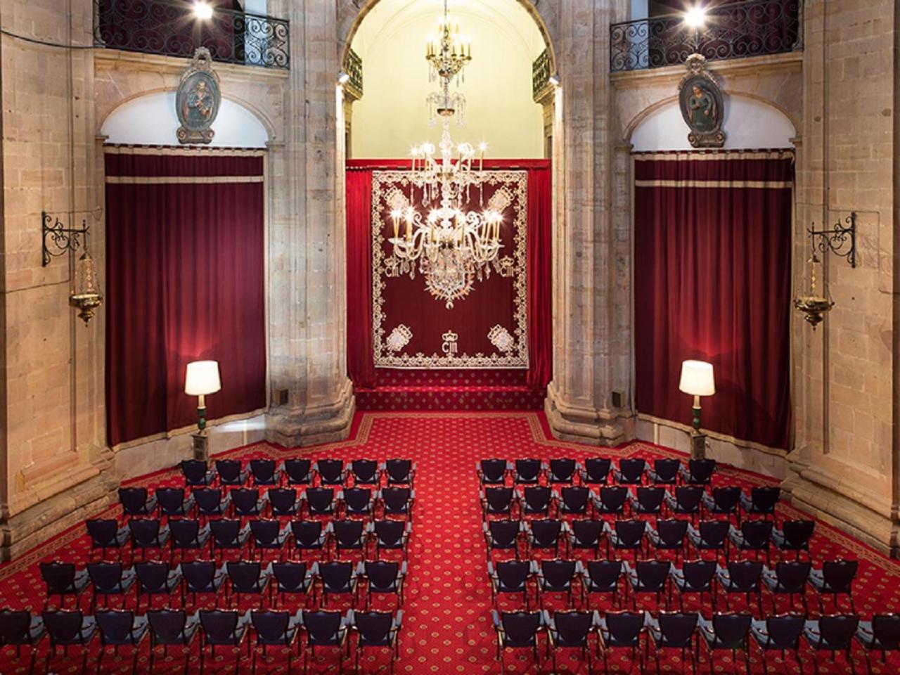 유로스타 호텔 드 라 레콘키스타 오비에도 외부 사진 The Polish Senate Chamber